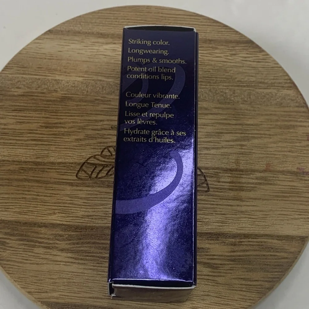 NWT Estée Lauder Lipstick color 690 DON’T STOP